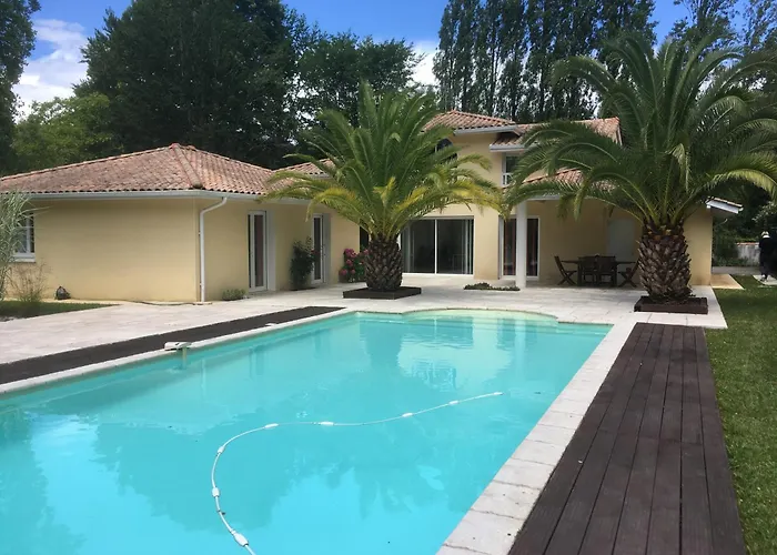 Calme Avec Piscine Entre Pays Basque Et Sud Landes Villa